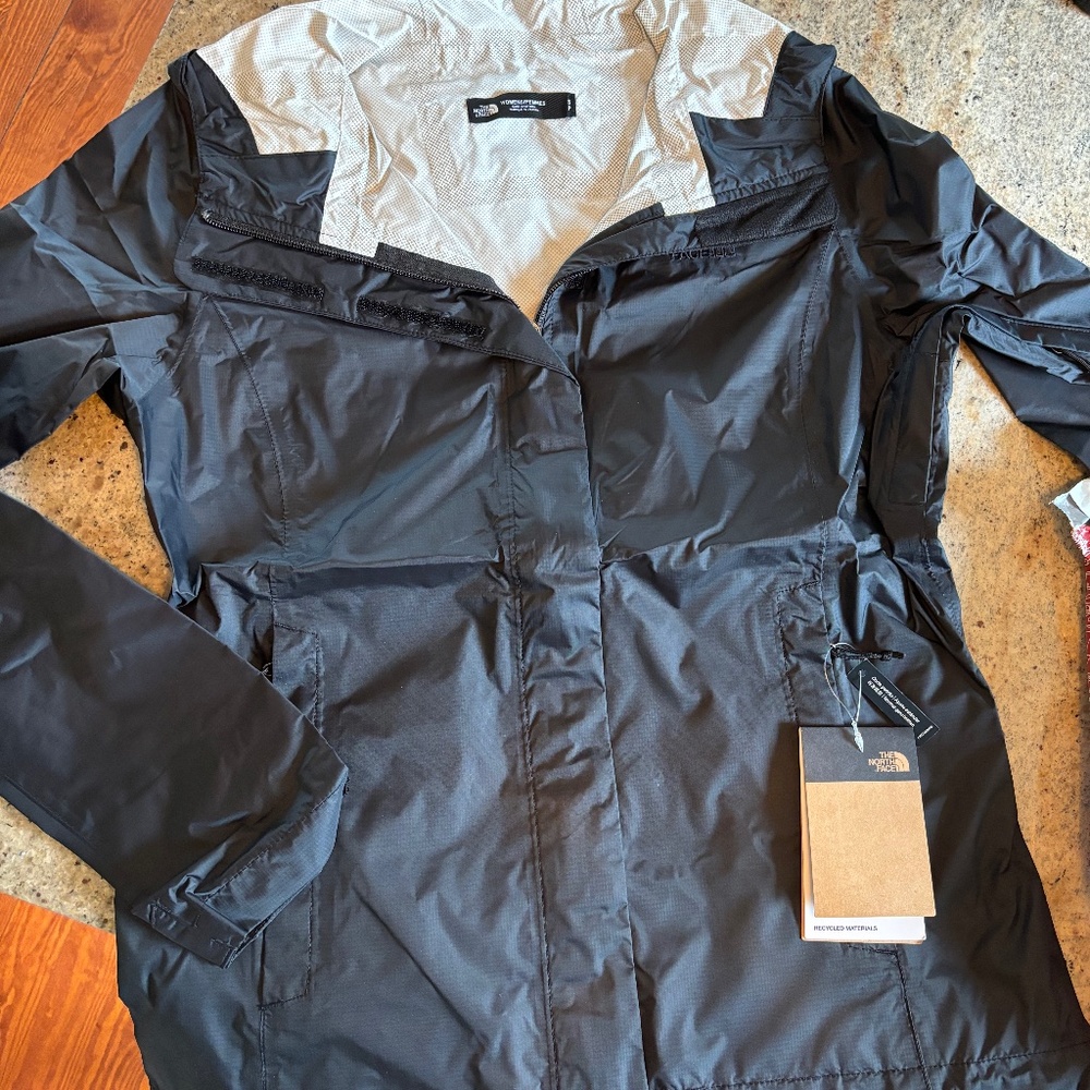 NWT The North Face Women's Venture 2 Waterproof Rain Jacket Small